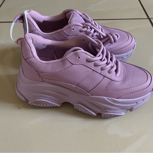 Shoes - Picture 2 of 3